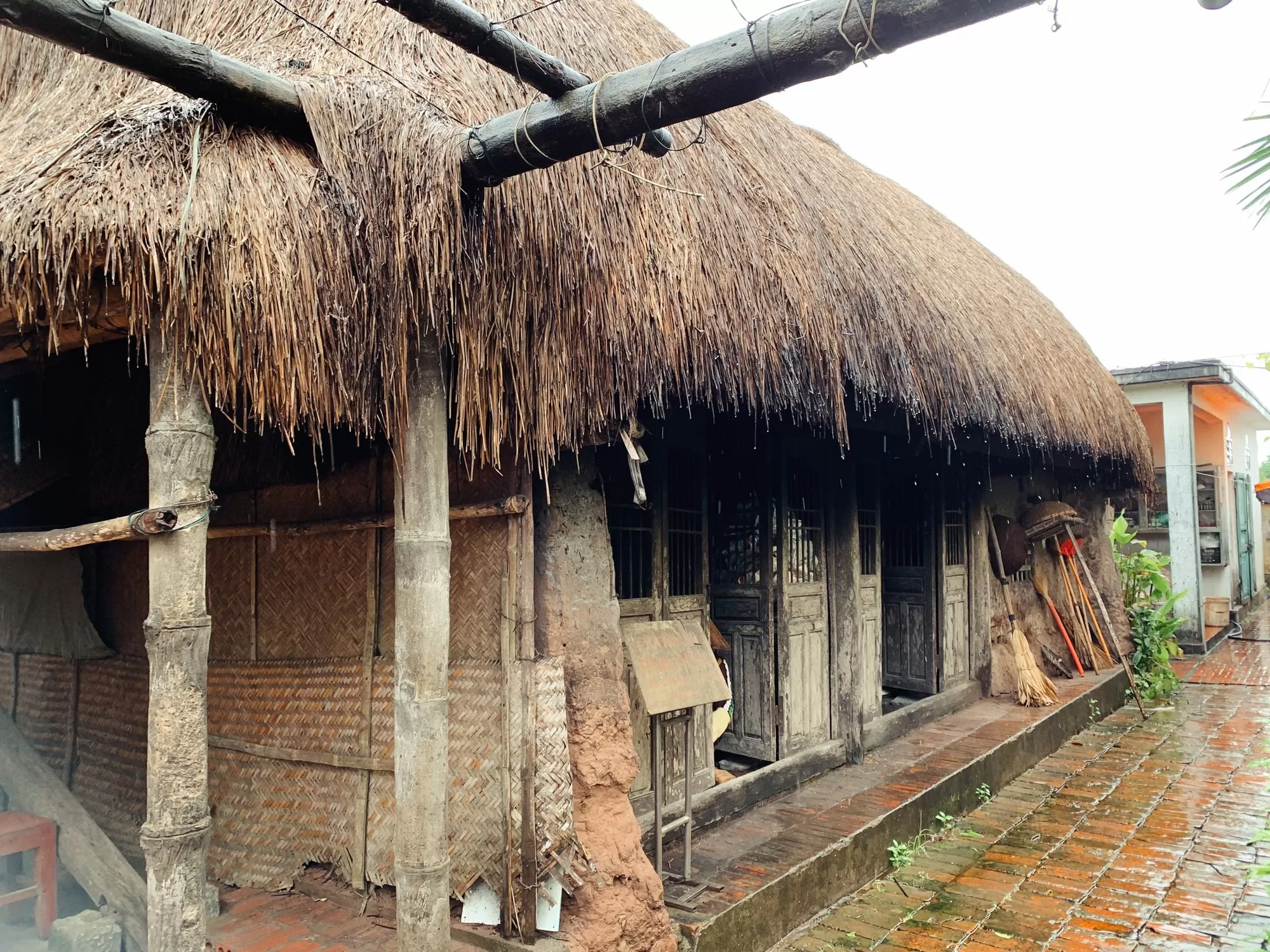Nhà rơm nhà đất – Biểu tượng của làng quê Việt Nam